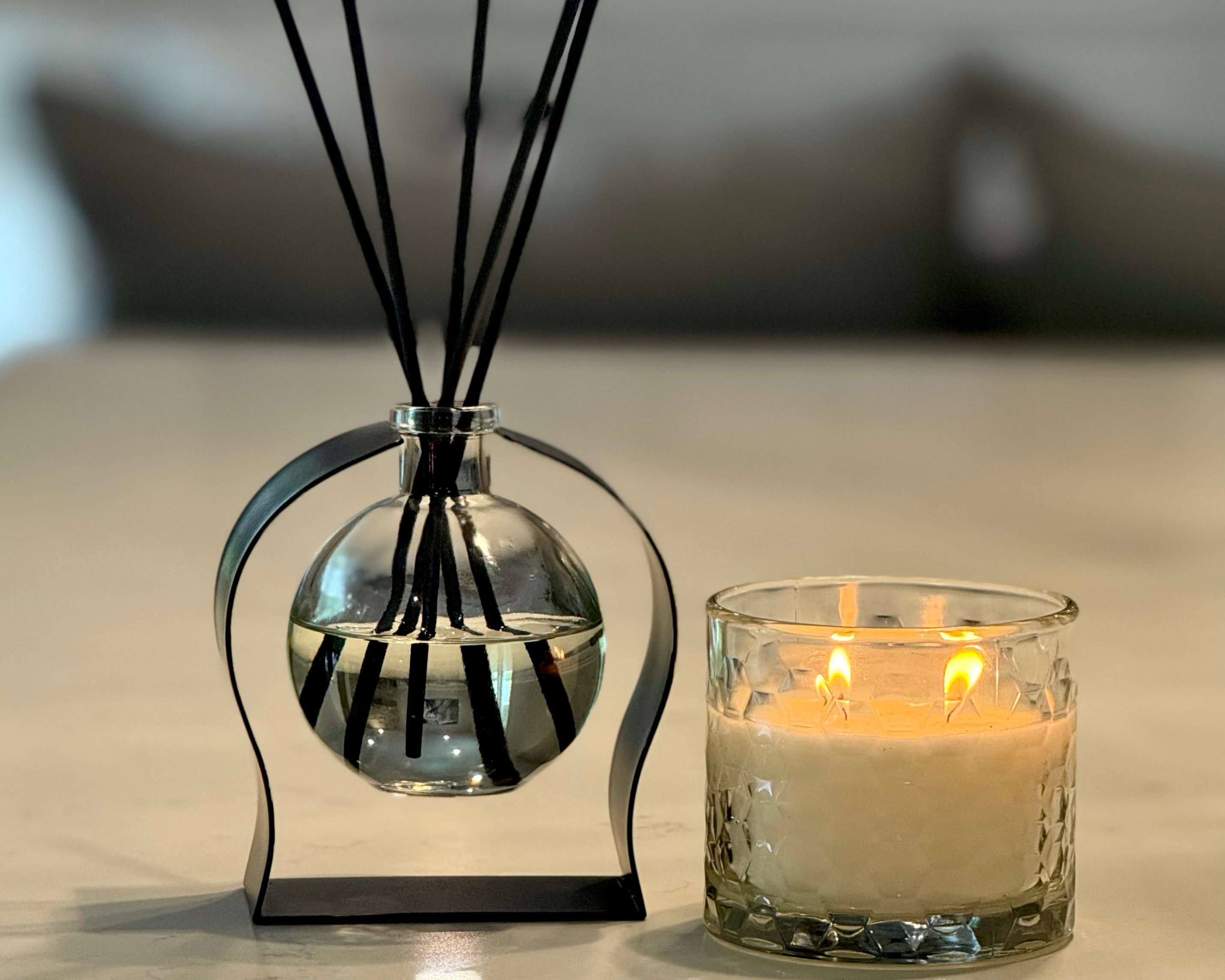 HexaGlow Candle - Amber Coast, hand-poured coconut apricot wax close-up