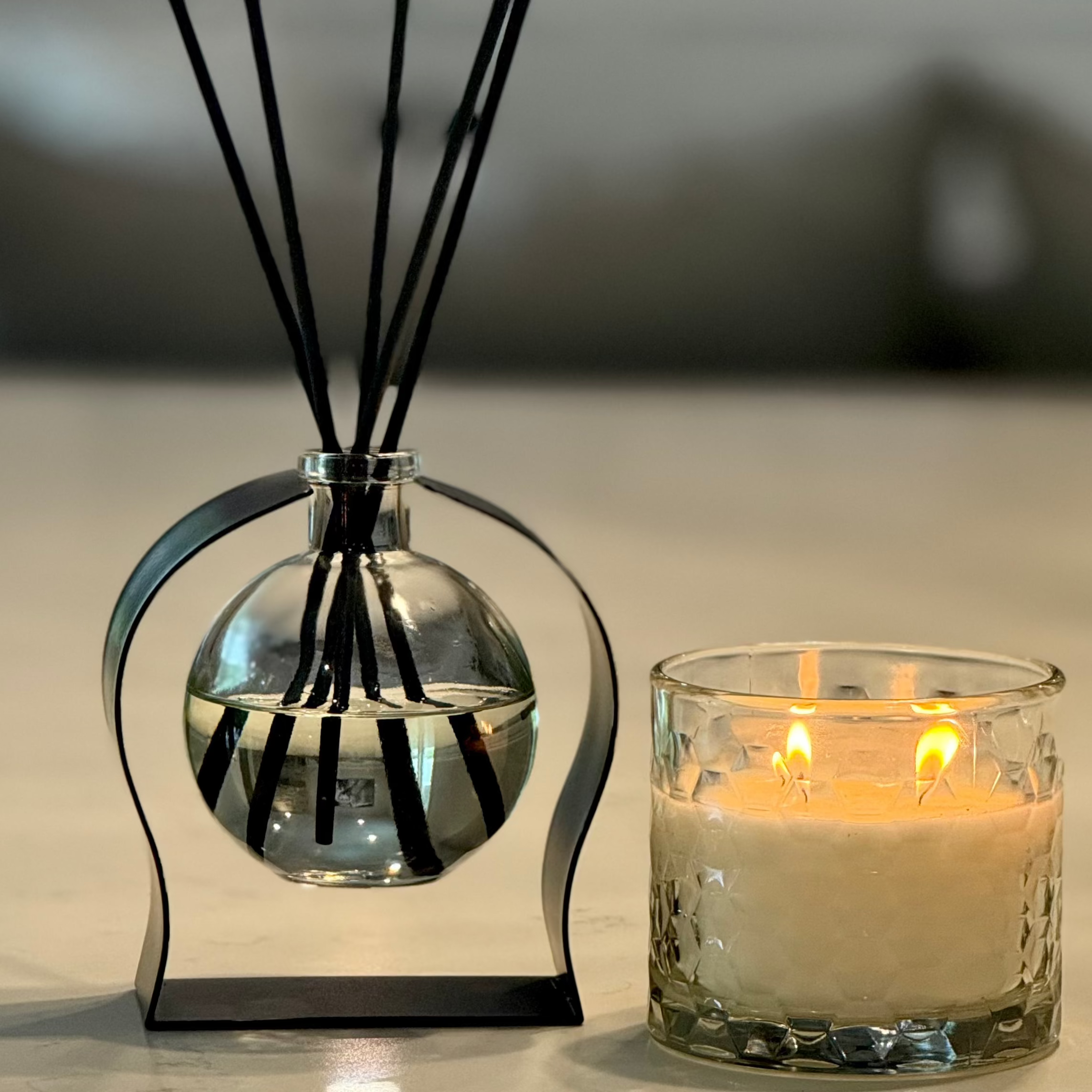 HexaGlow Candle - Amber Coast, hand-poured coconut apricot wax close-up