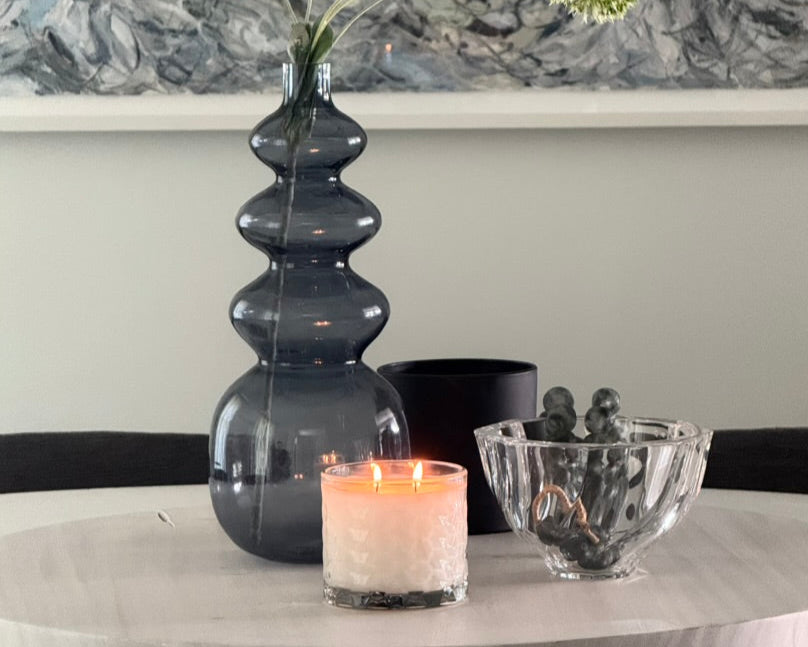 HexaGlow_Candle_-_hand-poured_coconut_apricot_wax_close-up