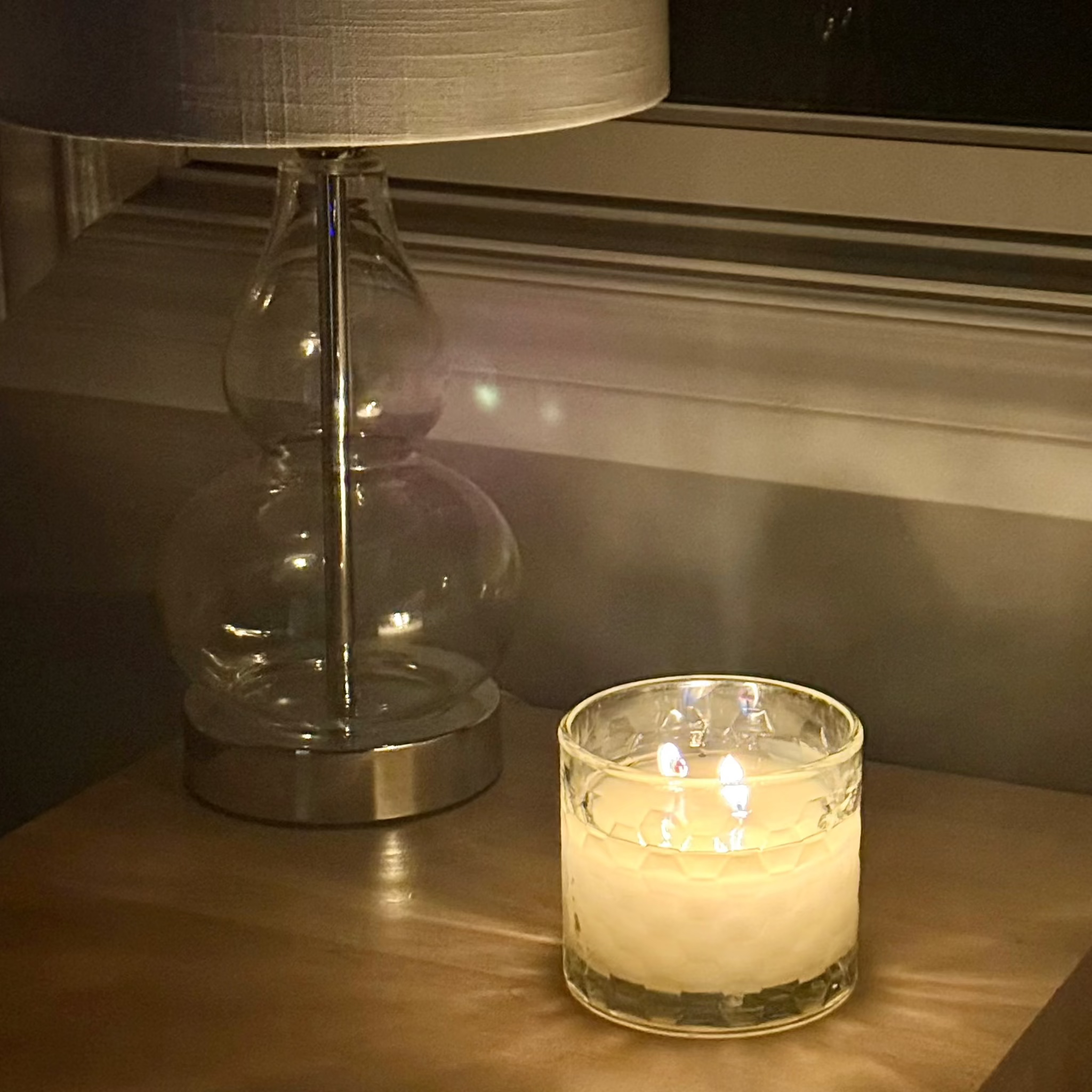 HexaGlow Candle - Oakmoss & Amber Grove displayed in luxury home setting