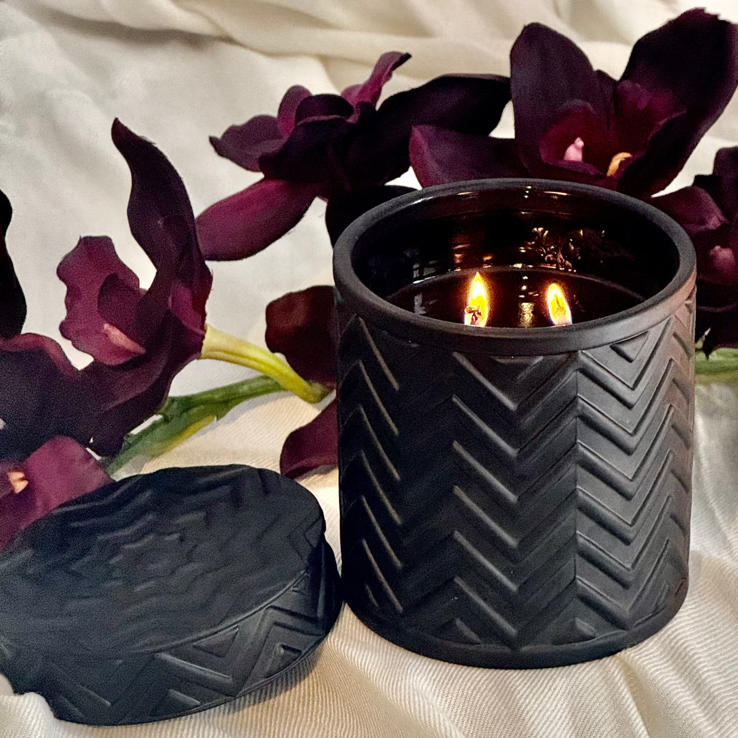Onyx Moon Candle – Moonlit Fig – Angled