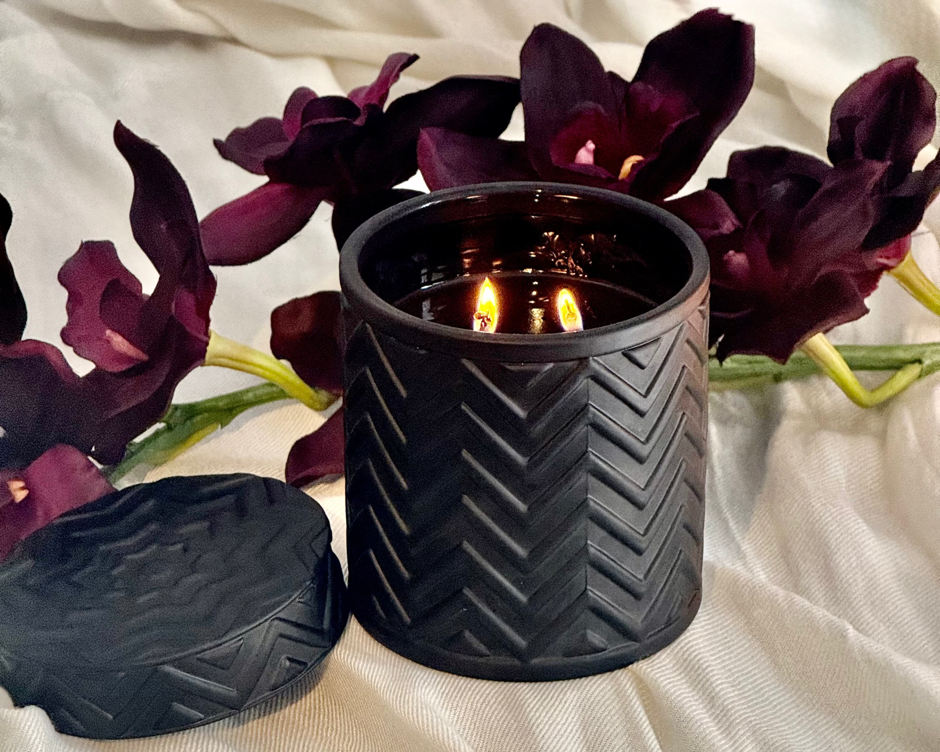 Onyx Moon Candle – Moonlit Fig – Angled