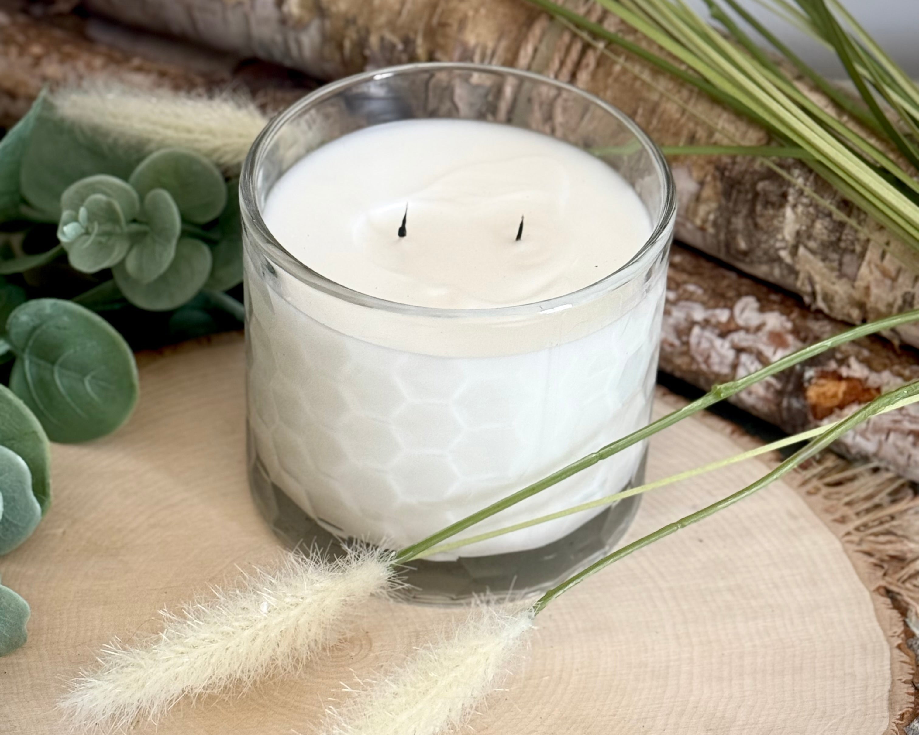 HexaGlow Candle - Oakmoss & Amber Grove scent, front view with hexagon design